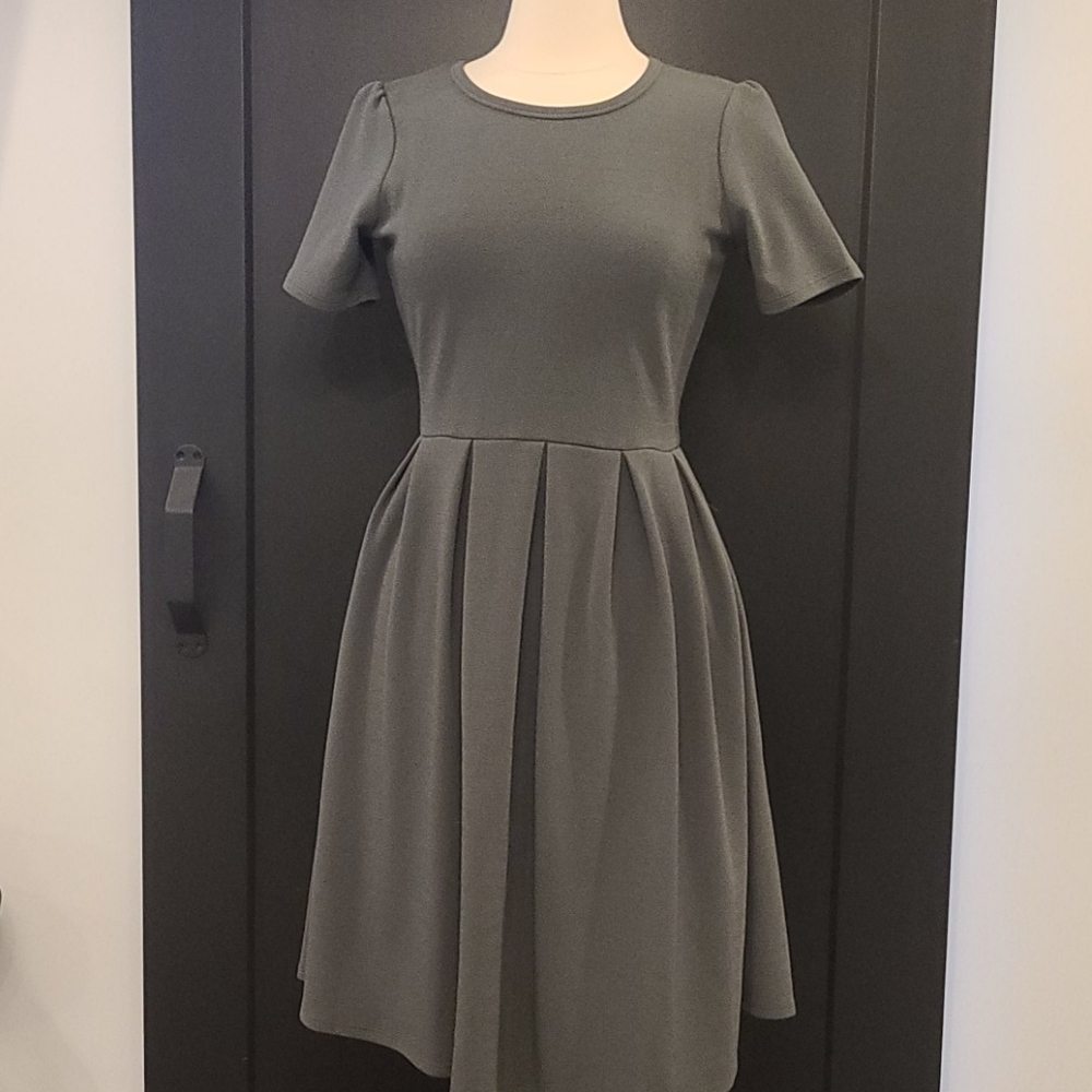 LuLa Roe Amelia Gray Dress Size Medium